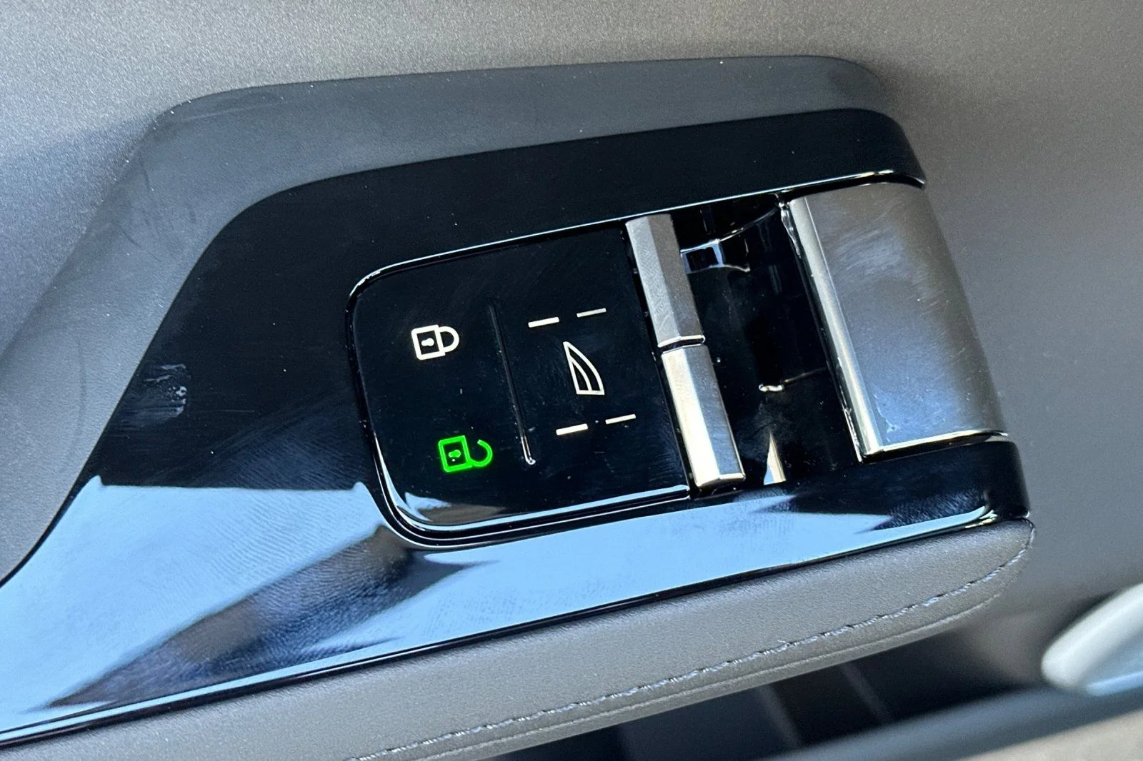 Used 2025  Polestar Long Range Dual Motor image 15