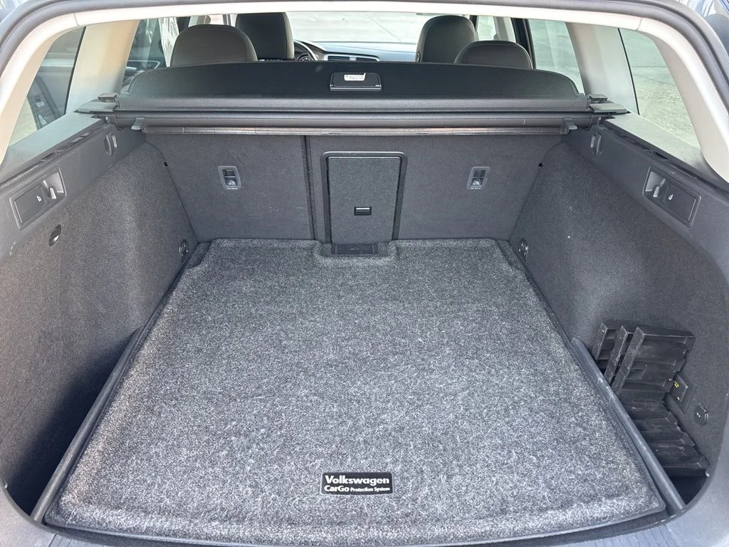 Used 2016 Gray Volkswagen SE image 25