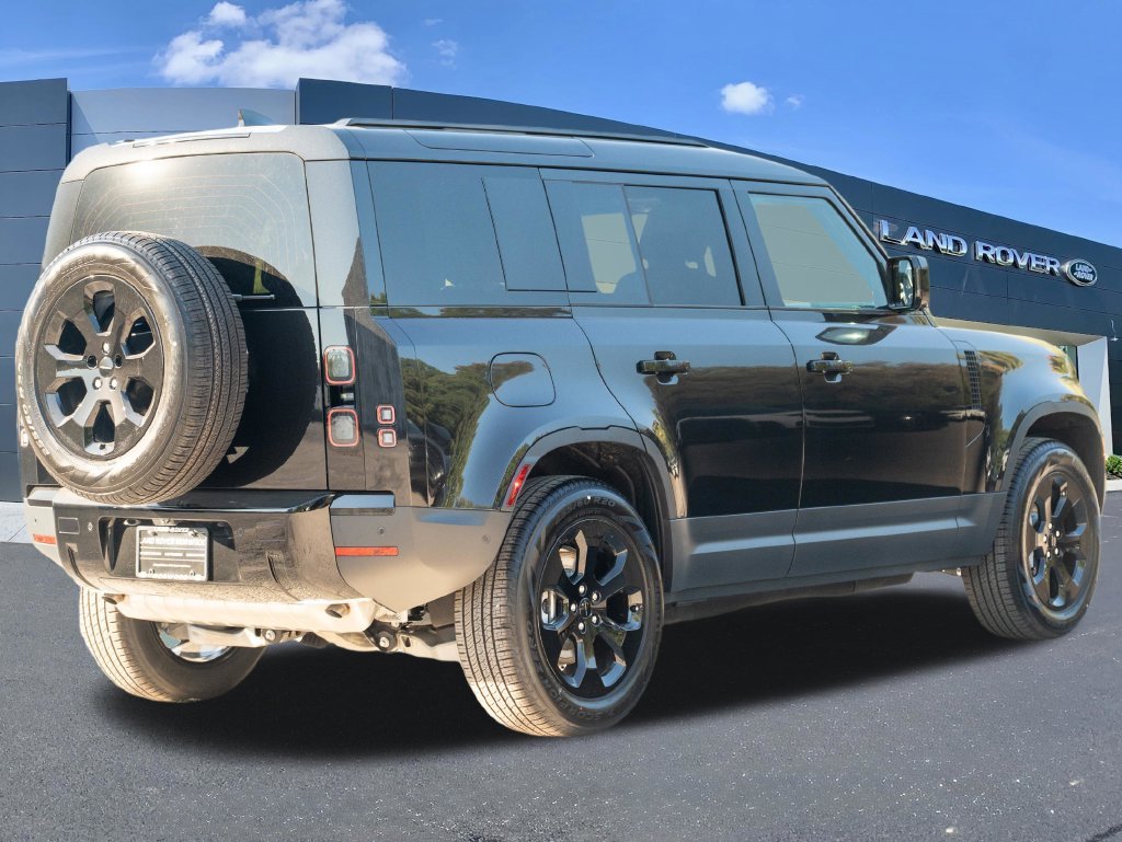 New 2026 Santorini Black Land Rover S image 4