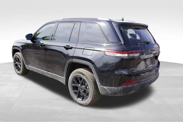 Used 2025 Black Jeep Altitude image 3