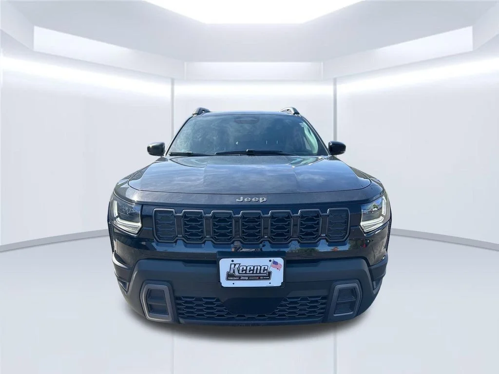 New 2026 Diamond Black Crystal Pearl-Coat Exterior Paint Jeep Limited image 9