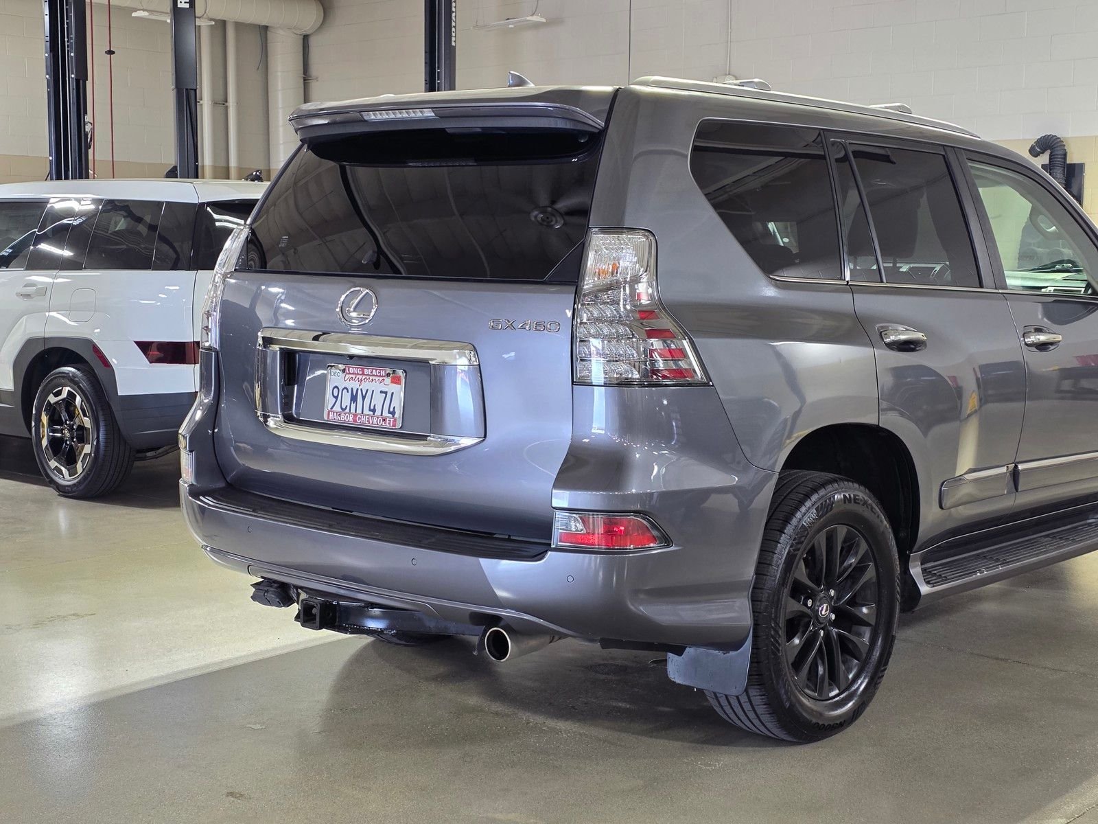 Used 2016 Gray Pearl Lexus 460 image 12