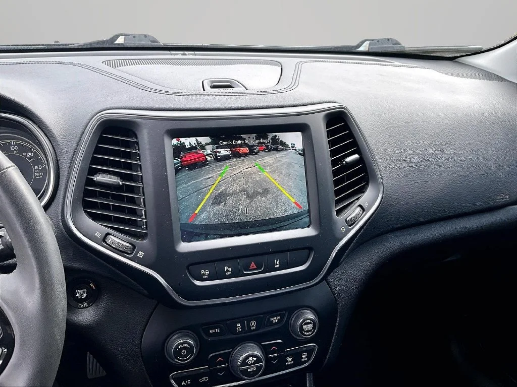 Used 2023 Black Jeep Altitude image 22