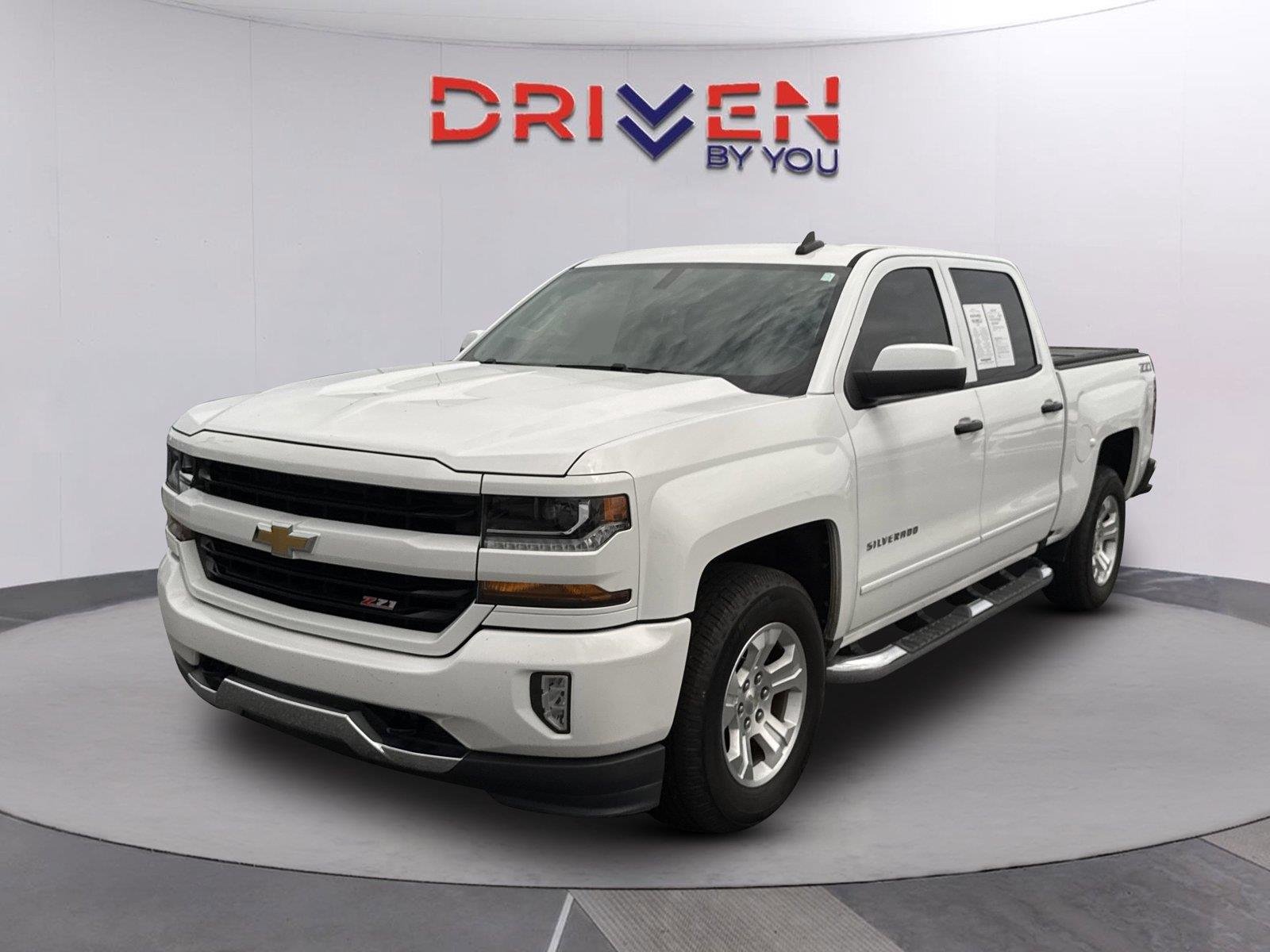 Used 2018 SUMMIT WHITE Chevrolet LT image 8