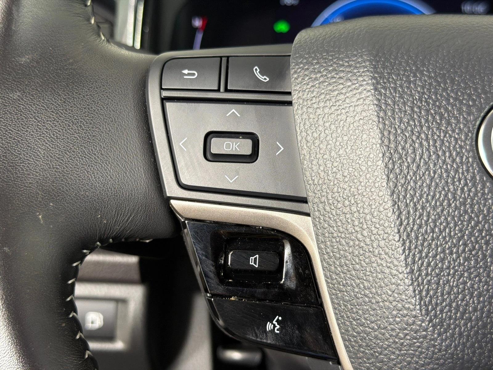 Used 2025  Toyota SE image 24