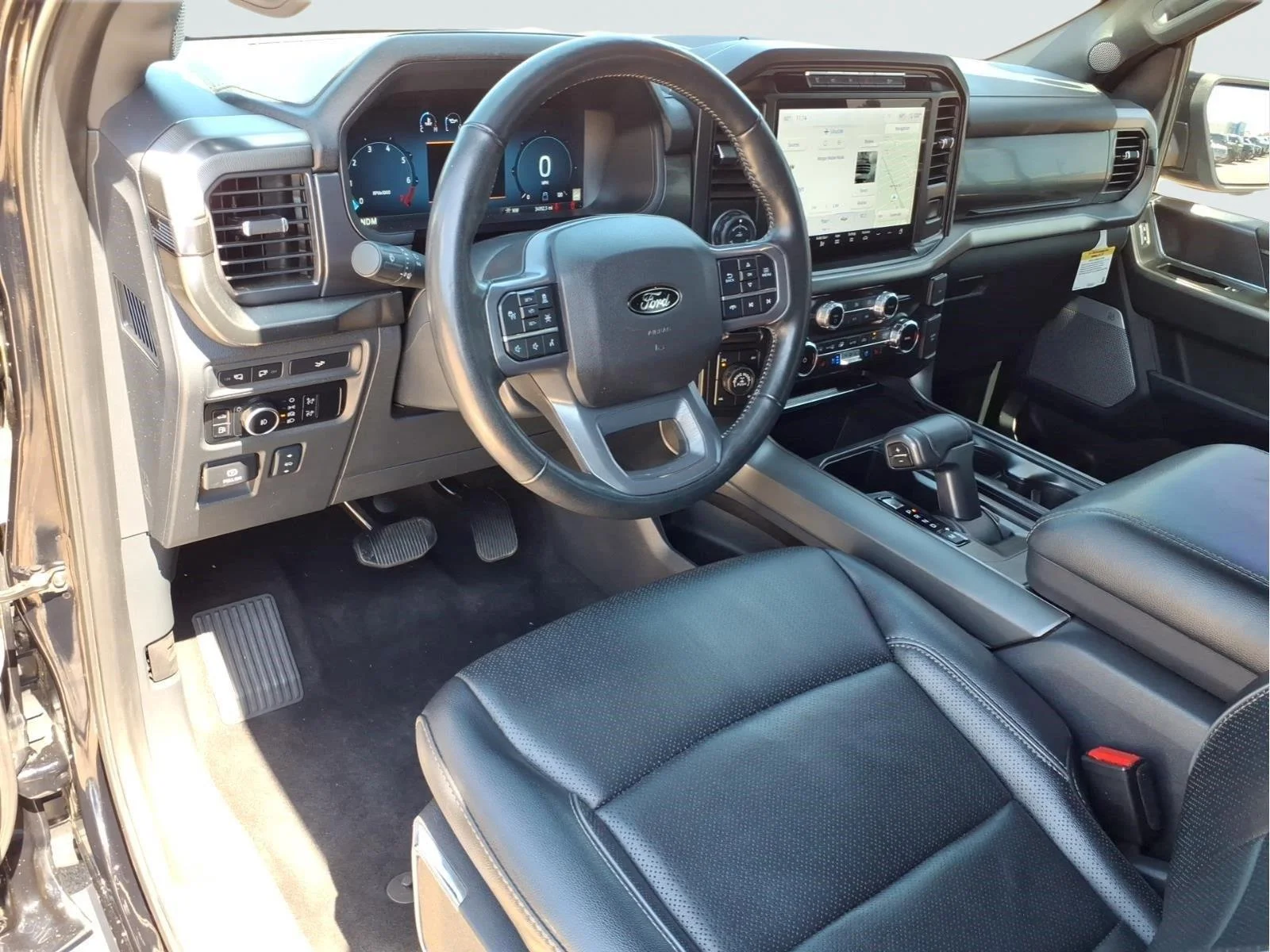Used 2024  Ford LARIAT image 15