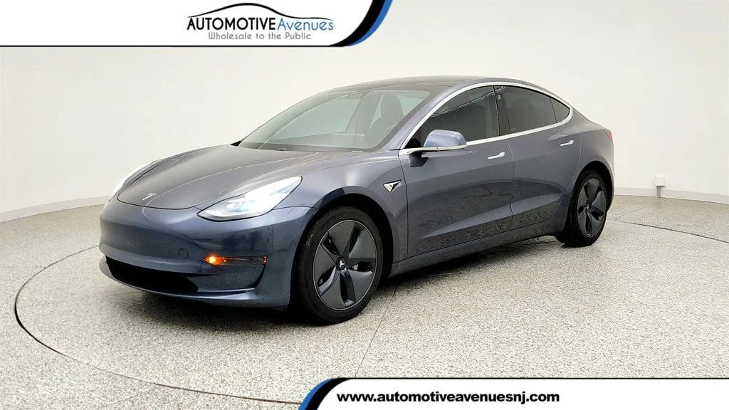2020 Tesla Model 3 Standard Range Plus's photo