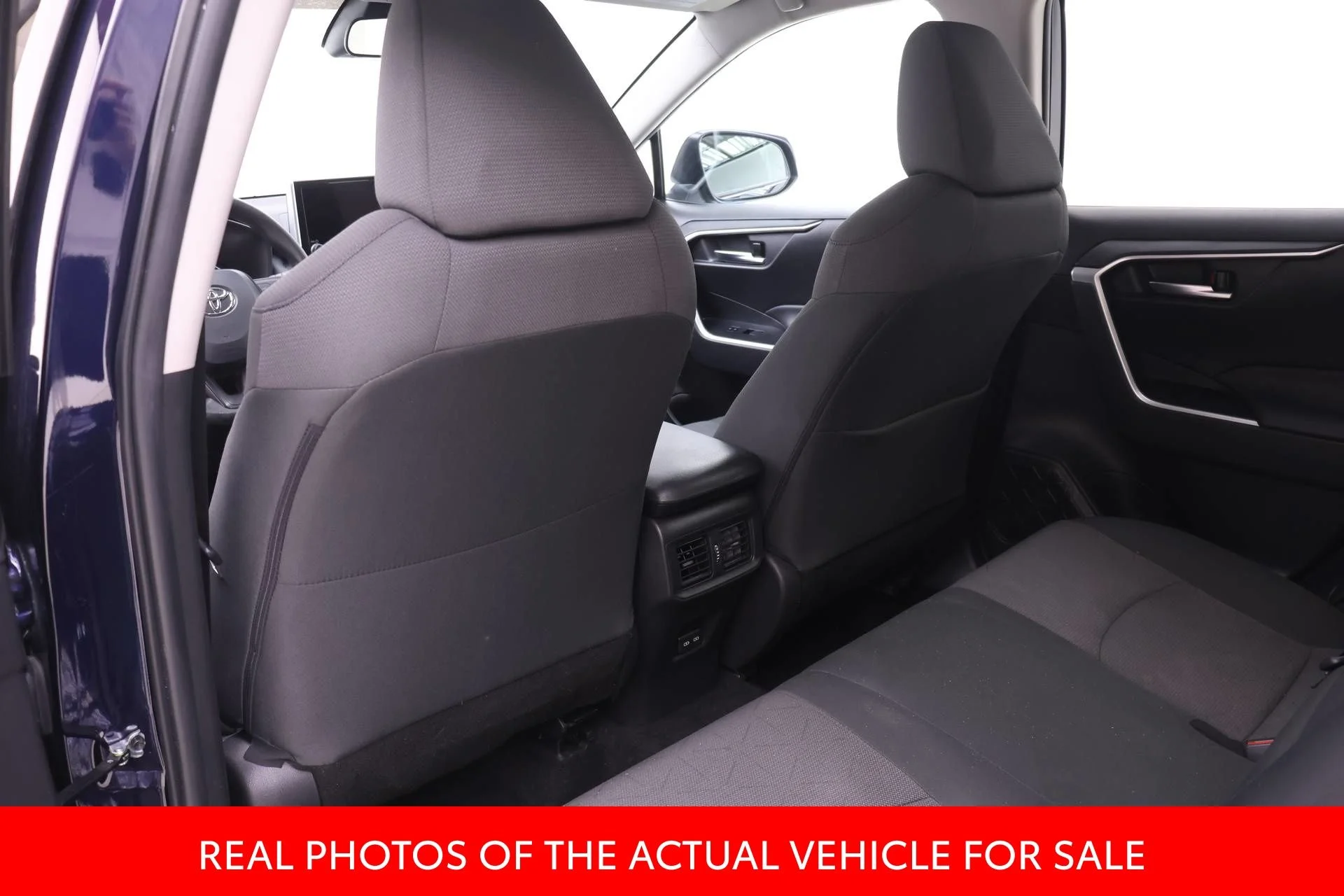 2024 Toyota RAV4 XLE - Photo 11