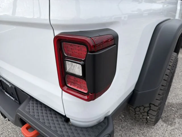 New 2026 Bright White Clear-Coat Exterior Paint Jeep Mojave image 9