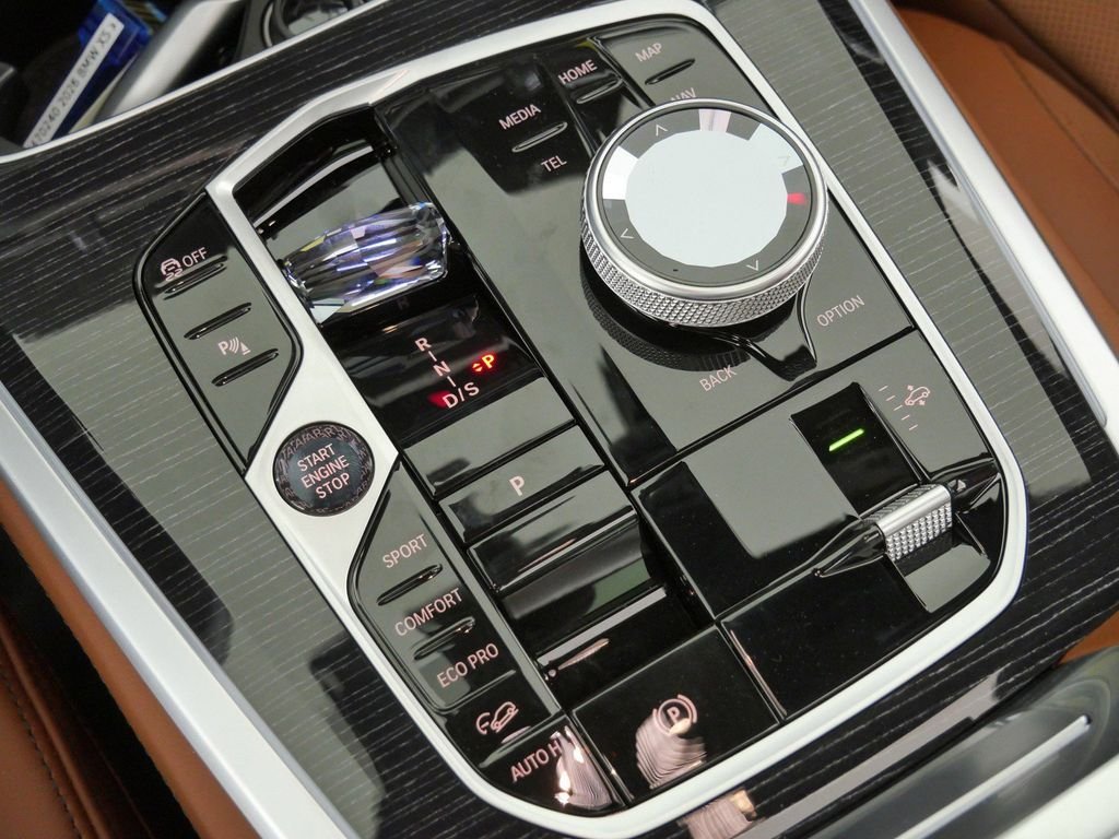 New 2026 Mineral White Metallic BMW xDrive40i image 48