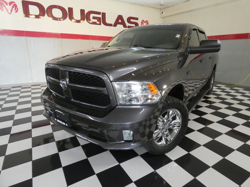 2019 RAM 1500 Classic Express 4x4 Crew Cab 5'7's photo