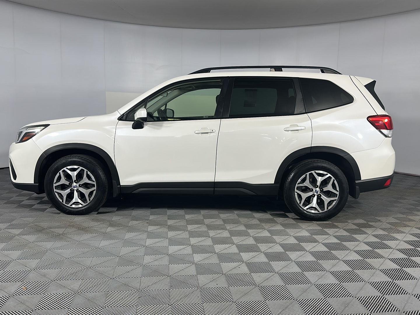 Used 2020 Crystal White Pearl Subaru Premium image 4