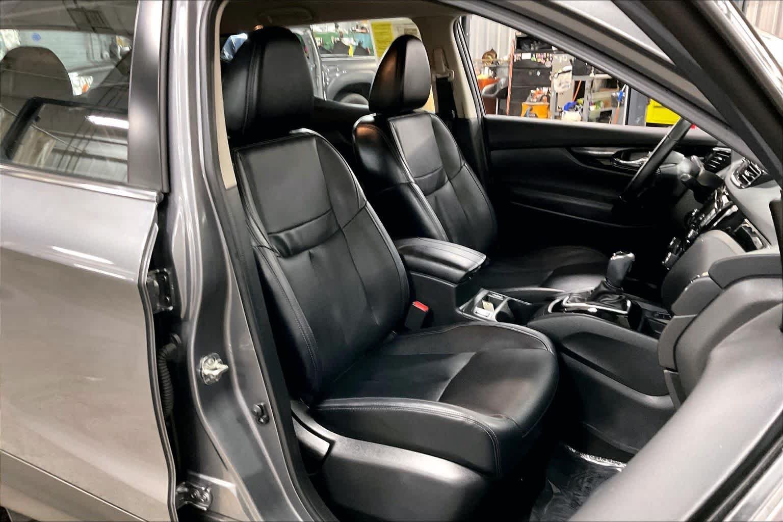 Used 2022 Gun Metallic Nissan SL image 9