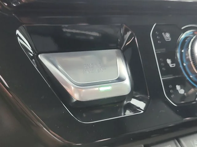 Used 2025 White GMC Denali image 28