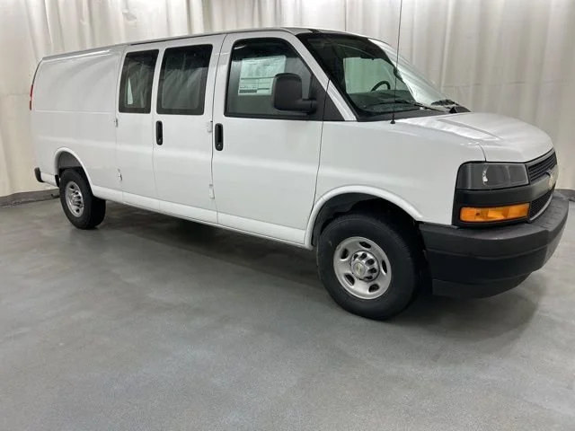 2026 Chevrolet Express 2500 Extended Work Van HD's photo