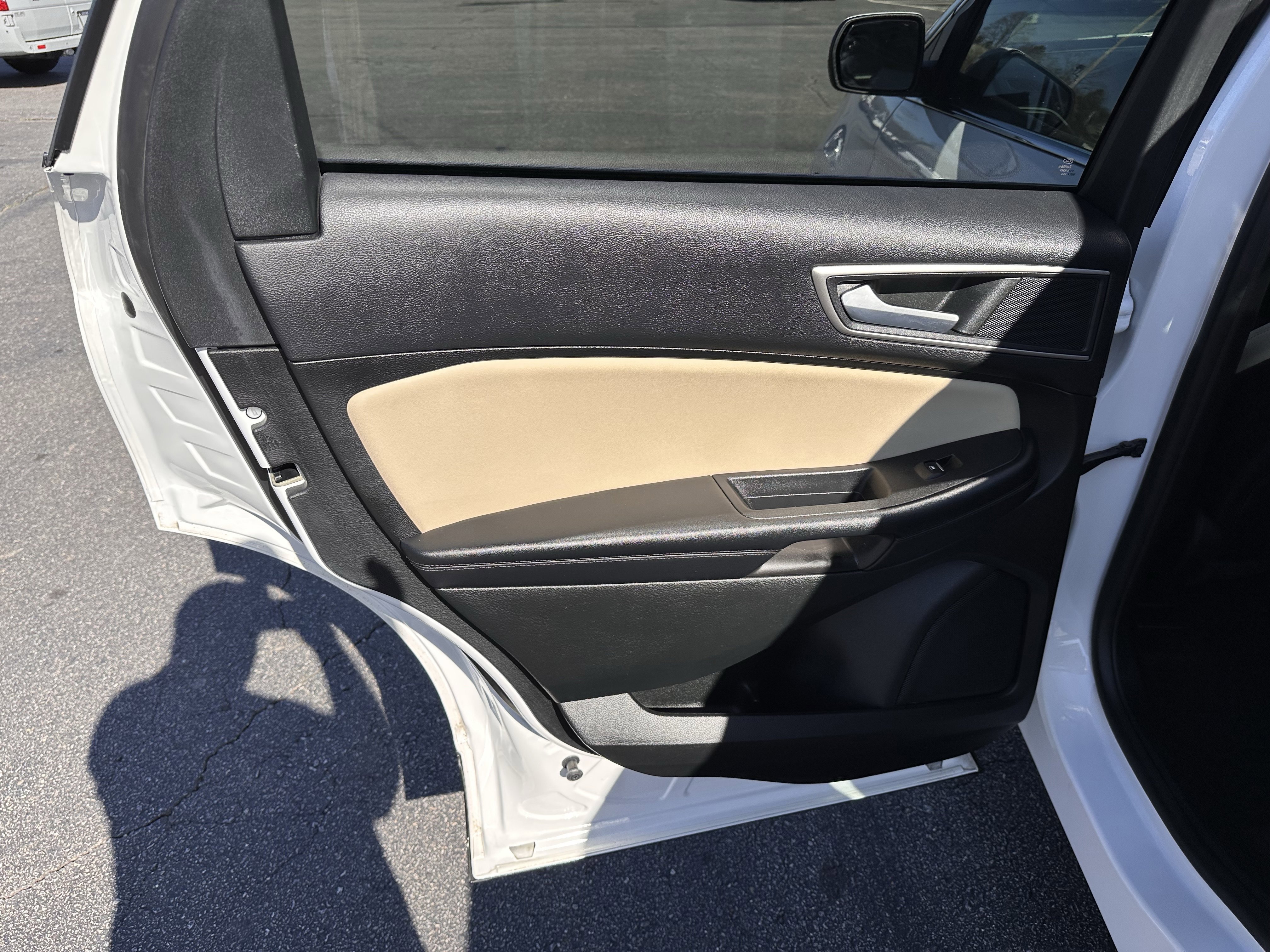 Certified Used 2022 Star White Metallic Tri-Coat Ford SEL image 11