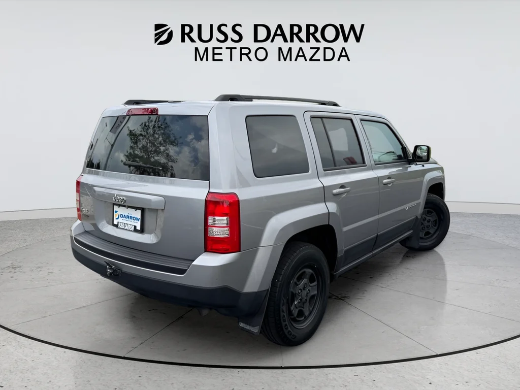 Used 2016 Silver Jeep Sport image 5