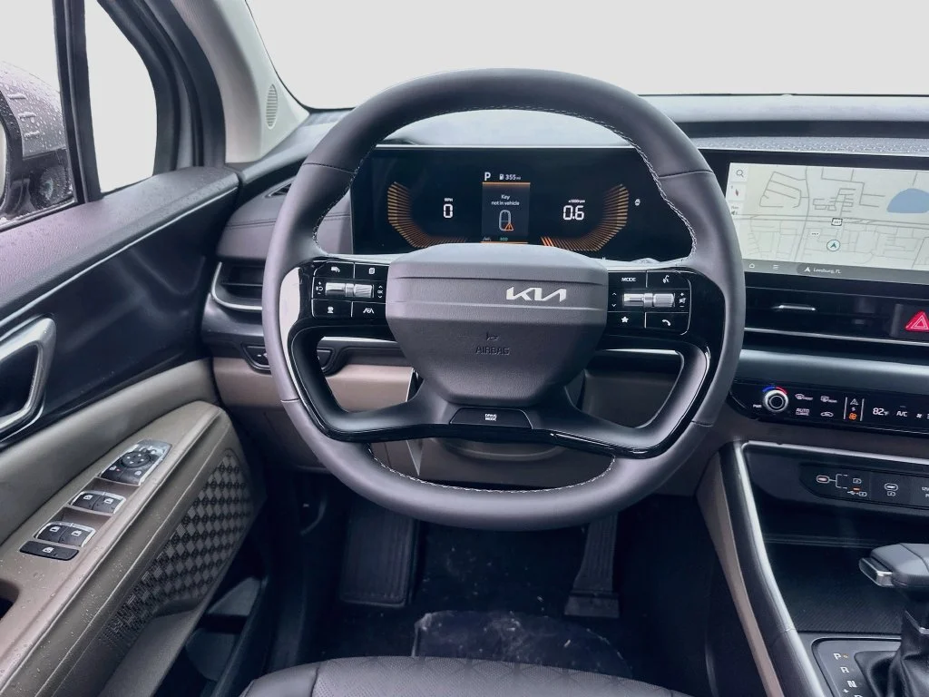 New 2027 Ceramic Silver Kia LXS image 22