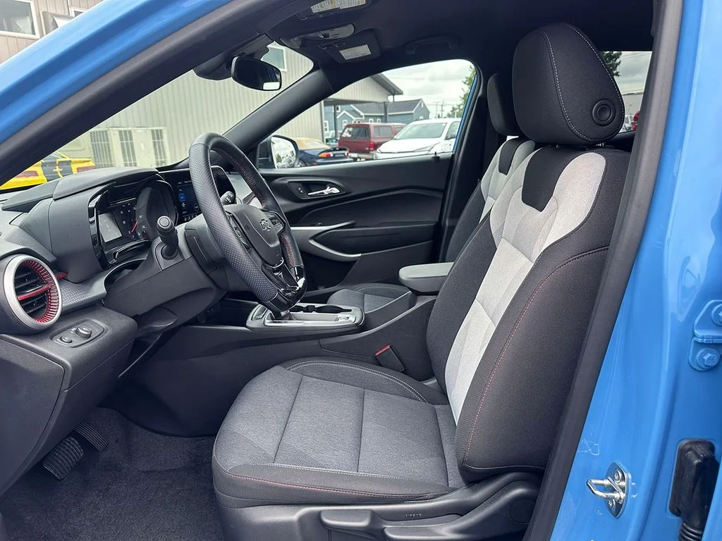 Used 2024 Blue Chevrolet 1RS image 3