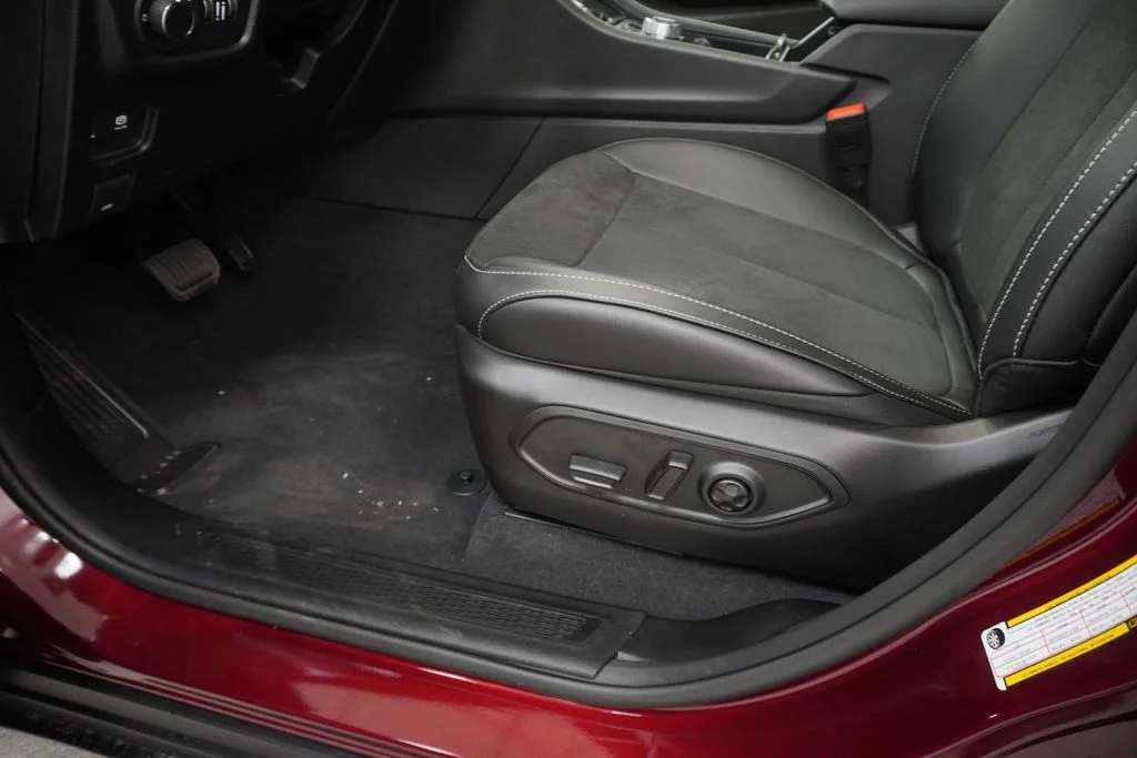 New 2026 Velvet Red Pearl-Coat Exterior Paint Jeep Altitude image 28