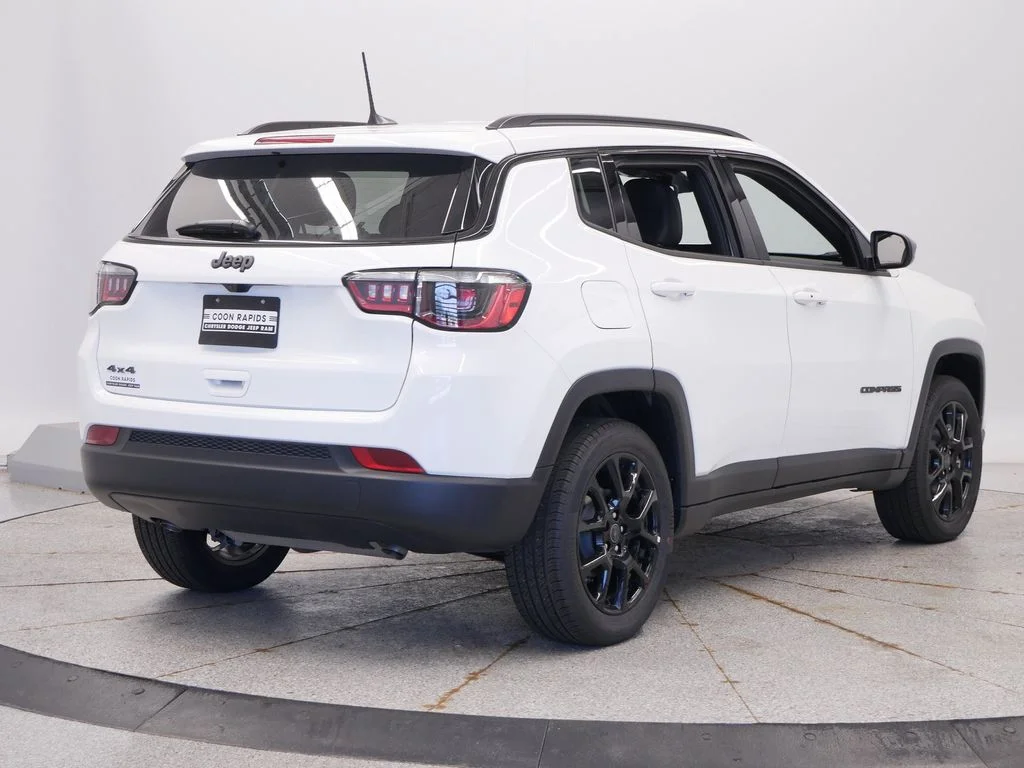 New 2026 Bright White Clearcoat Jeep Latitude image 6