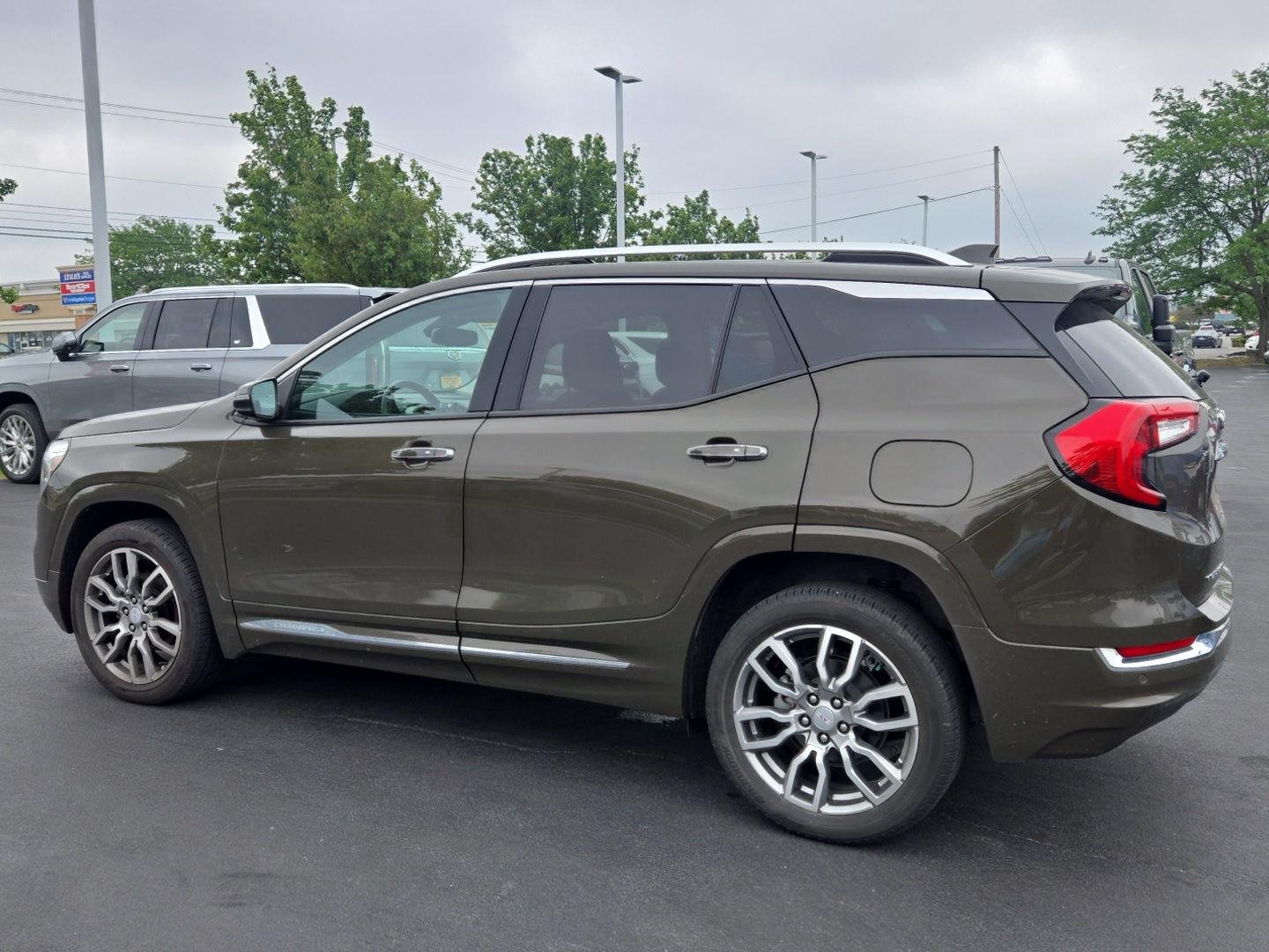 Used 2023 Deep Bronze Metallic GMC Denali image 4