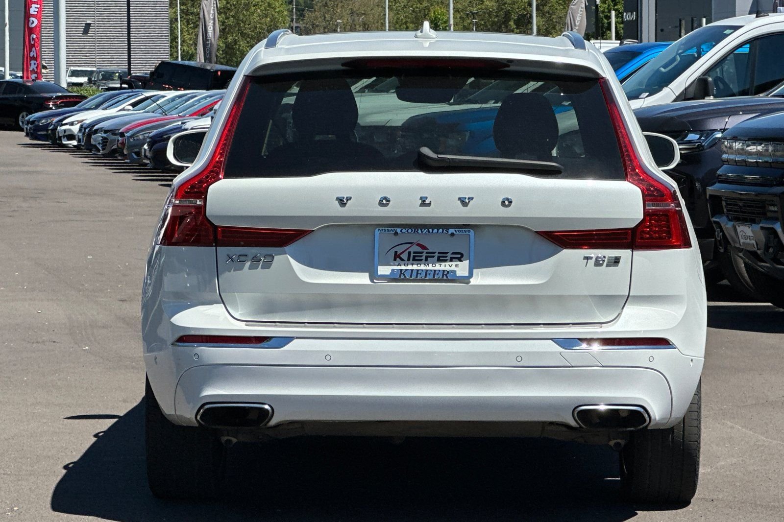 Used 2018 White Volvo T8 Inscription image 5