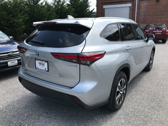 Used 2022 Celestial Silver Metallic Toyota Hybrid XLE image 8