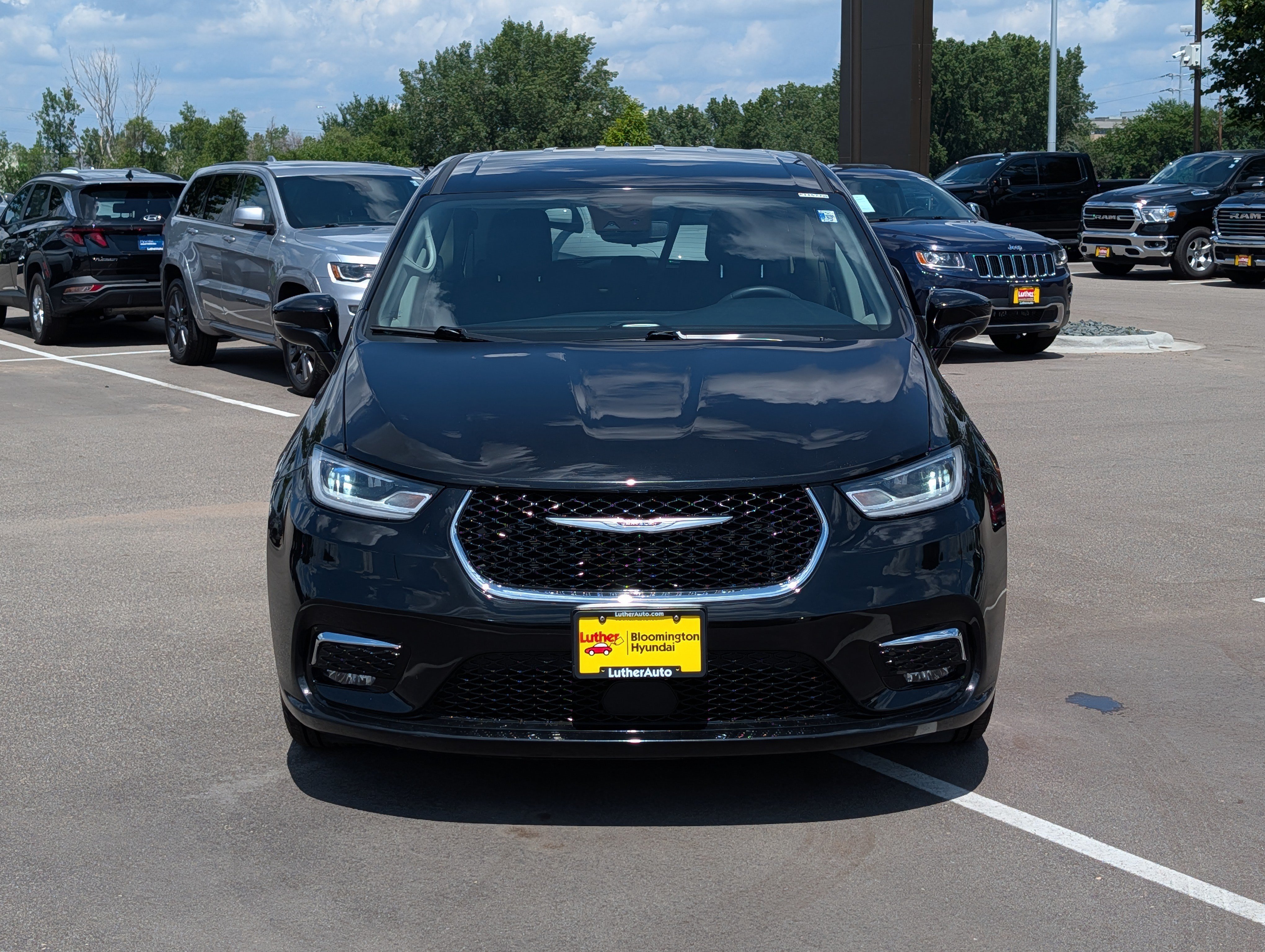 Used 2024 Chrysler Pacifica PHEV Select with VIN 2C4RC1S7XRR127100 for sale in Bloomington, Minnesota