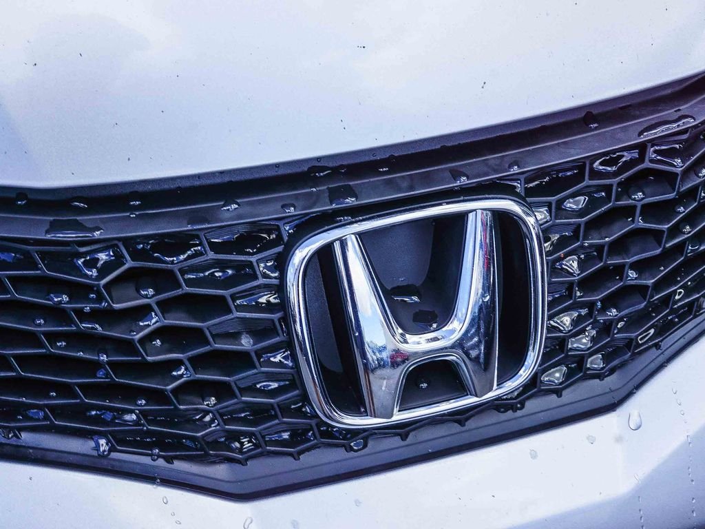 Used 2013 Alabaster Silver Metallic Honda Base image 12