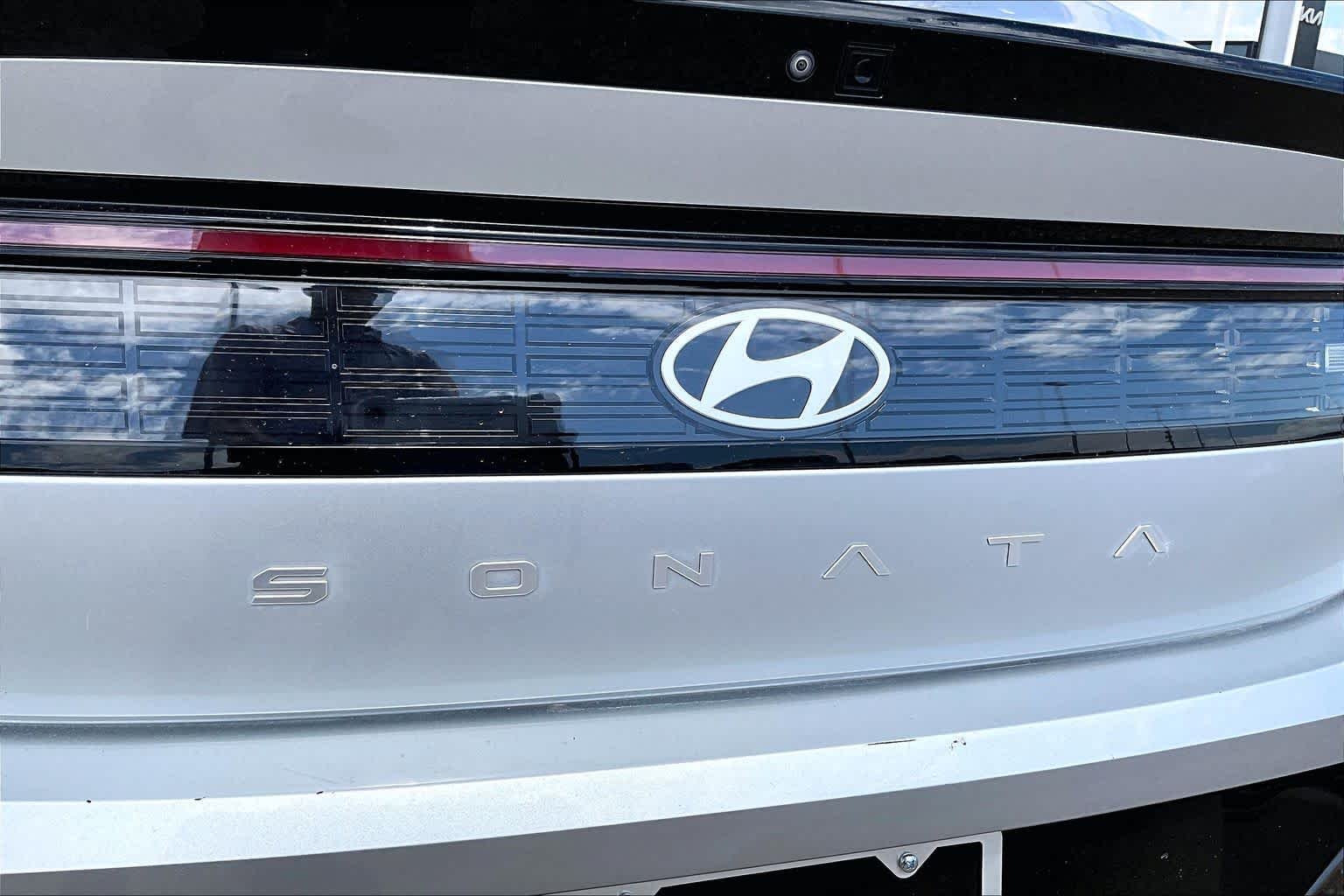 Used 2025 Aero Silver Hyundai SEL image 31