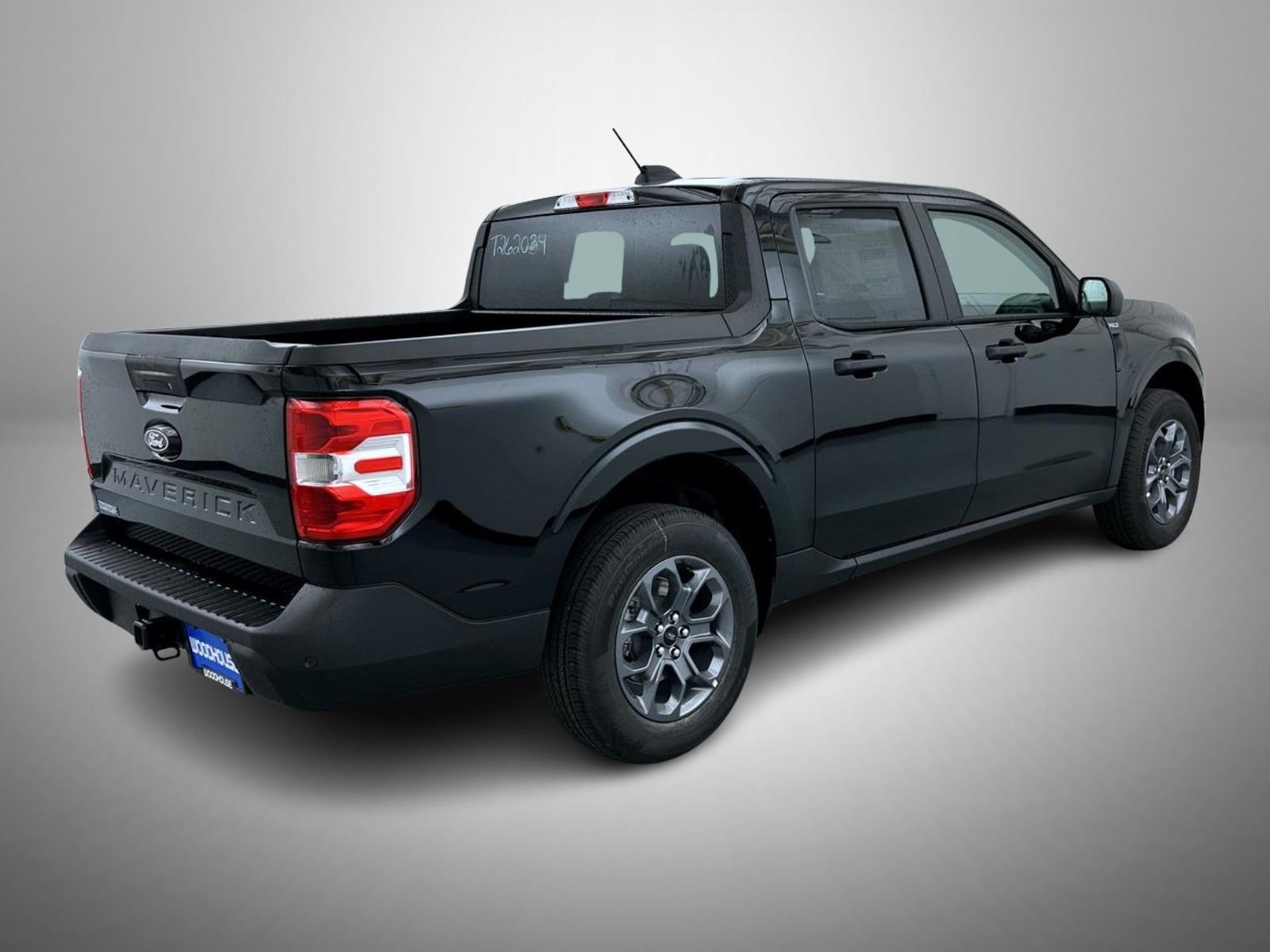 New 2026 Shadow Black Ford XLT image 5