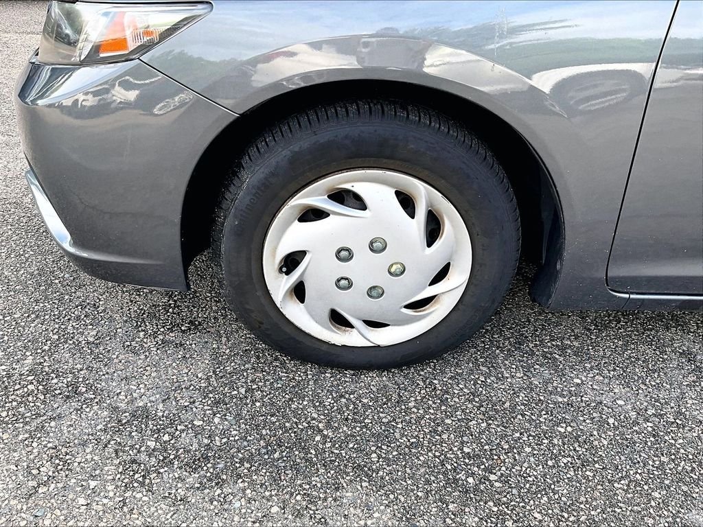 Used 2013 Gray Honda LX image 7