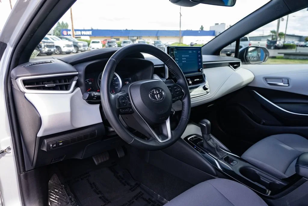 Used 2021  Toyota SE image 23