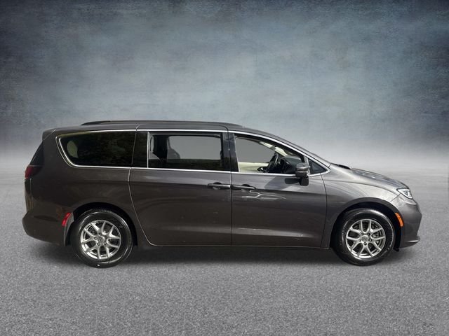 2021 Chrysler Pacifica Touring photo 3