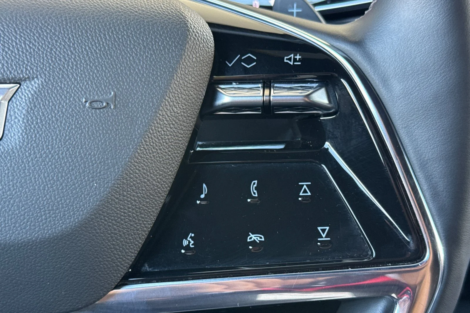 2025 Cadillac Escalade Sport - Photo 30