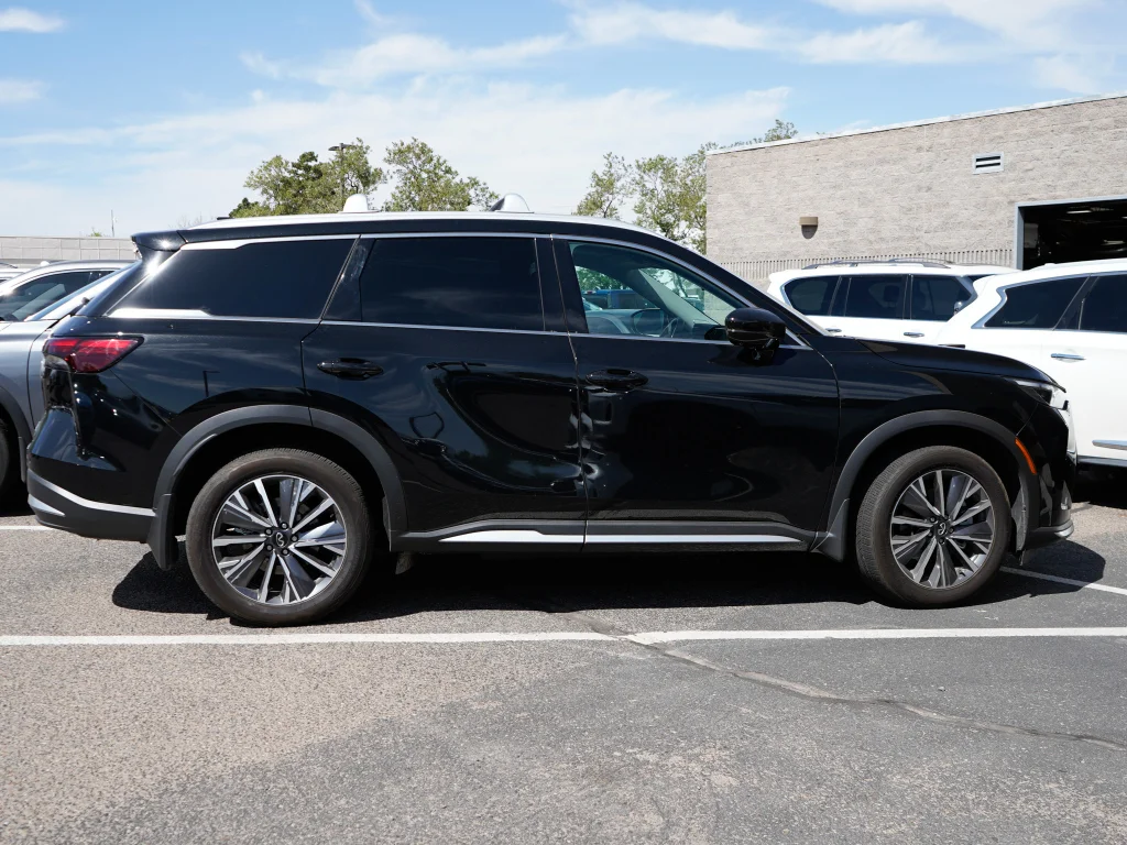 Certified Used 2026 Mineral Black INFINITI LUXE image 7