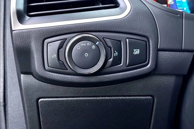 New 2024 Stone Blue Metallic Ford SE image 14
