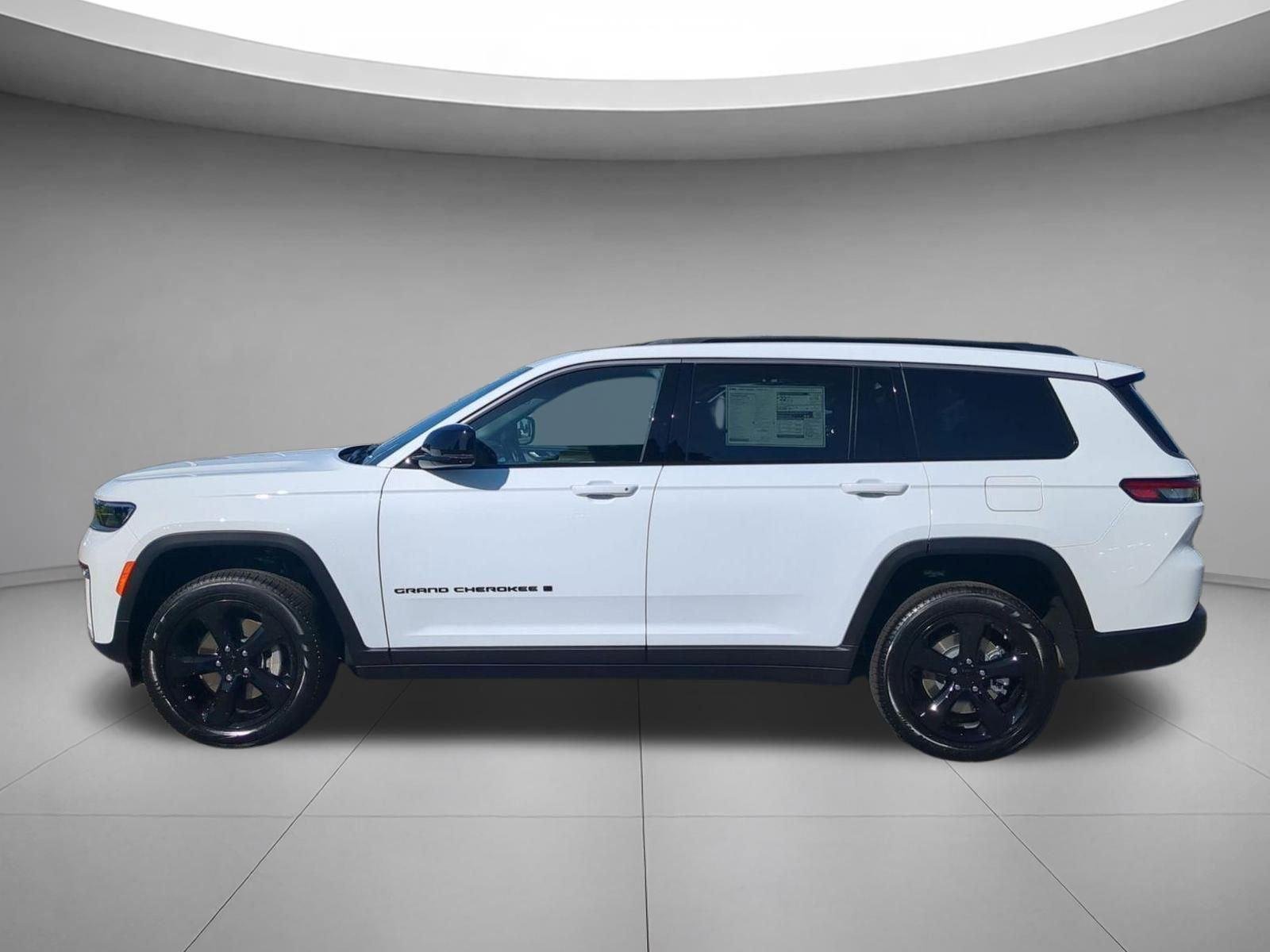 New 2026 Bright White Clear-Coat Exterior Paint Jeep Limited image 2