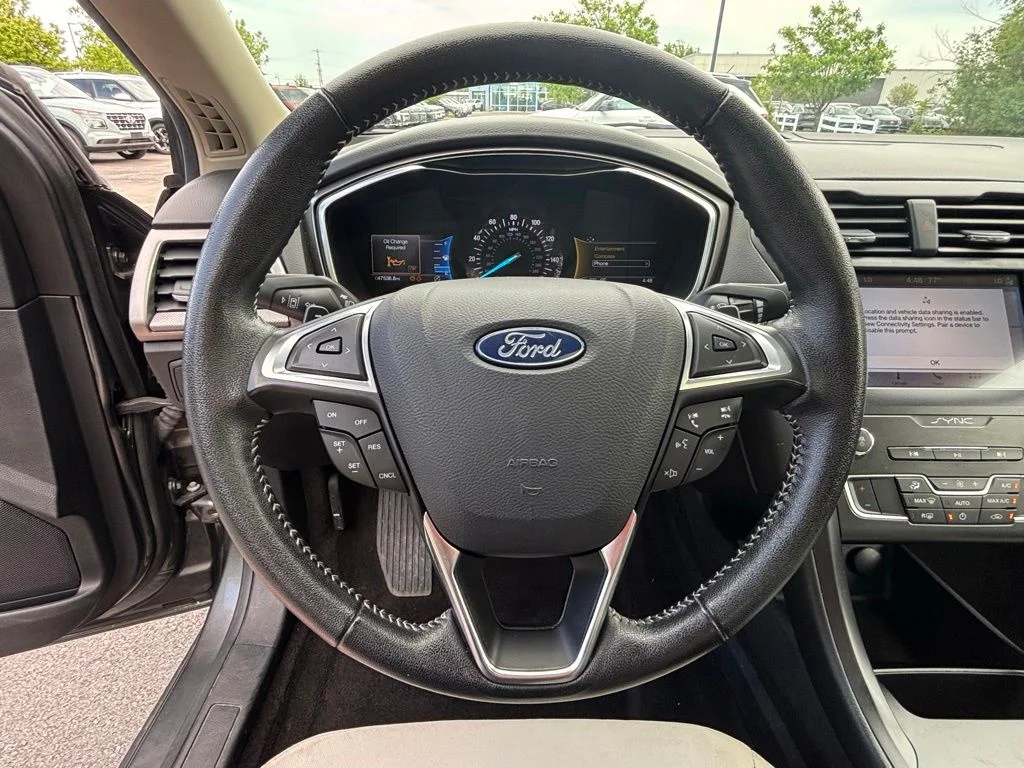 Used 2019 Gray Ford SE image 25