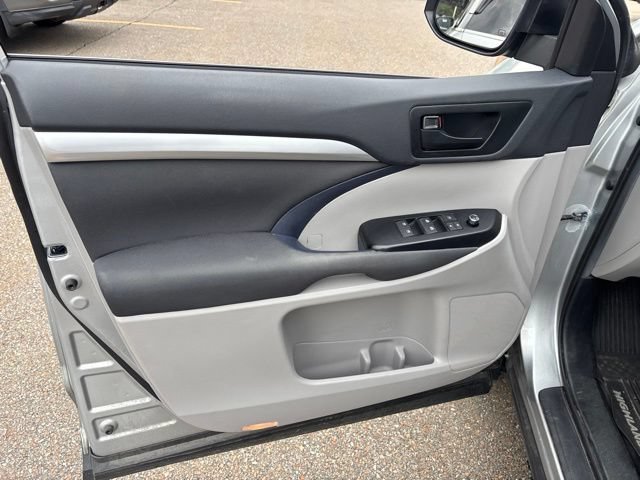Used 2019 Celestial Silver Metallic Toyota LE image 14