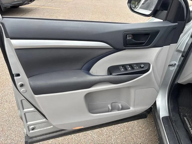 Used 2019 Celestial Silver Metallic Toyota LE image 14