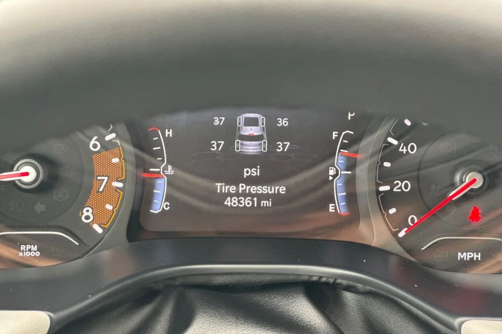 Used 2025 Silver Jeep Limited image 32