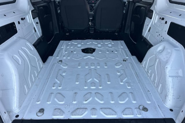 Used 2022 White Ram Base image 16