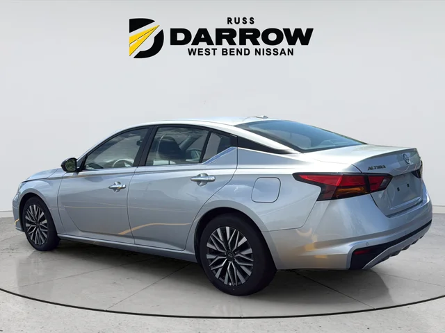 Used 2024 Silver Nissan 2.5 SV image 3