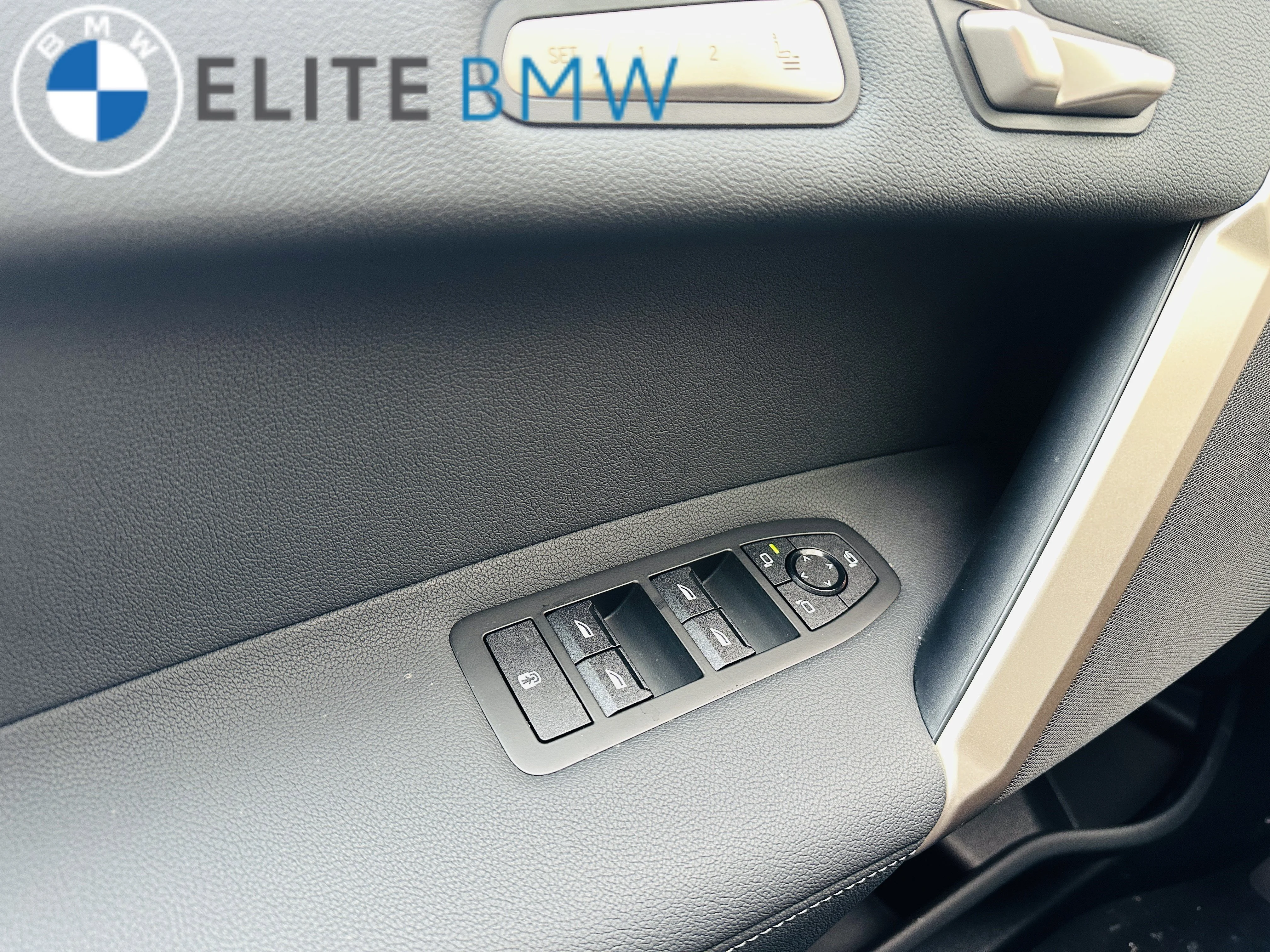 Used 2026 BLACK SAPPHIRE METALLIC BMW XDRIVE60 image 14