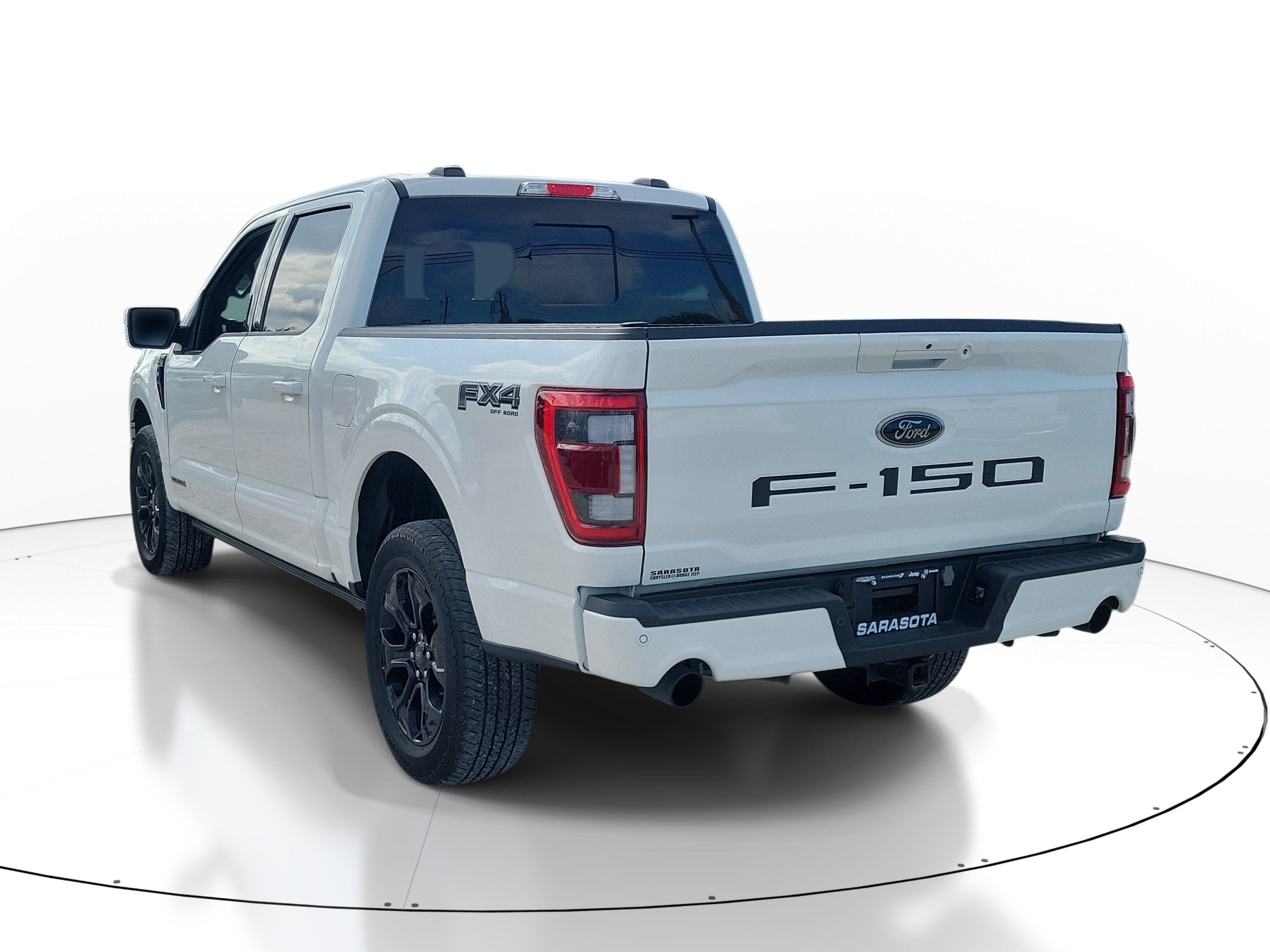 Used 2023 White Metallic Ford LARIAT image 4