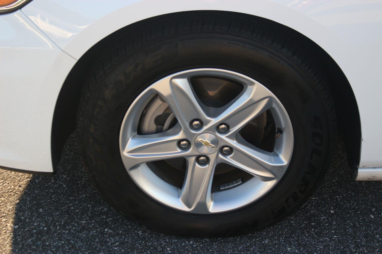 Used 2024 Summit White Chevrolet 1LT image 37