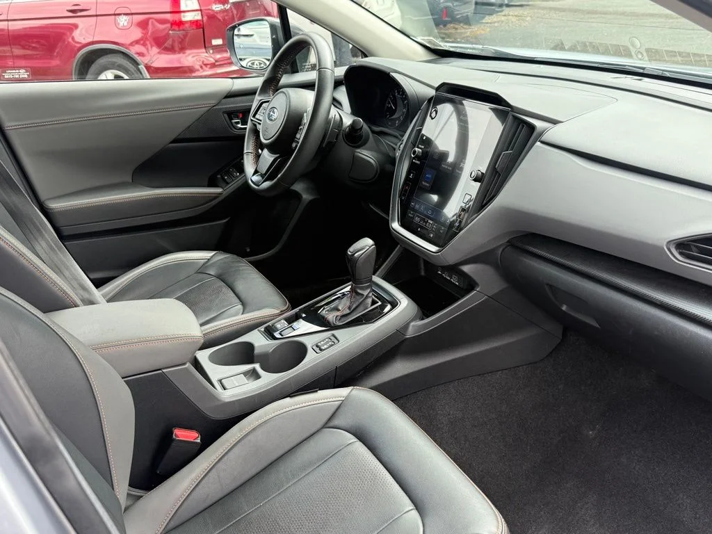 Used 2024 Ice Silver Metallic Subaru Limited image 27