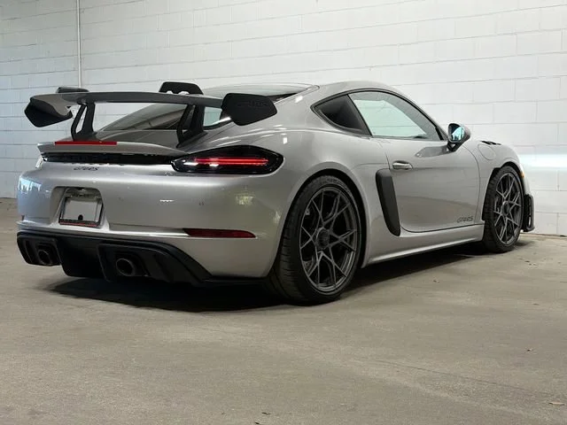 2025 Porsche 718 GT4 RS - Photo 7
